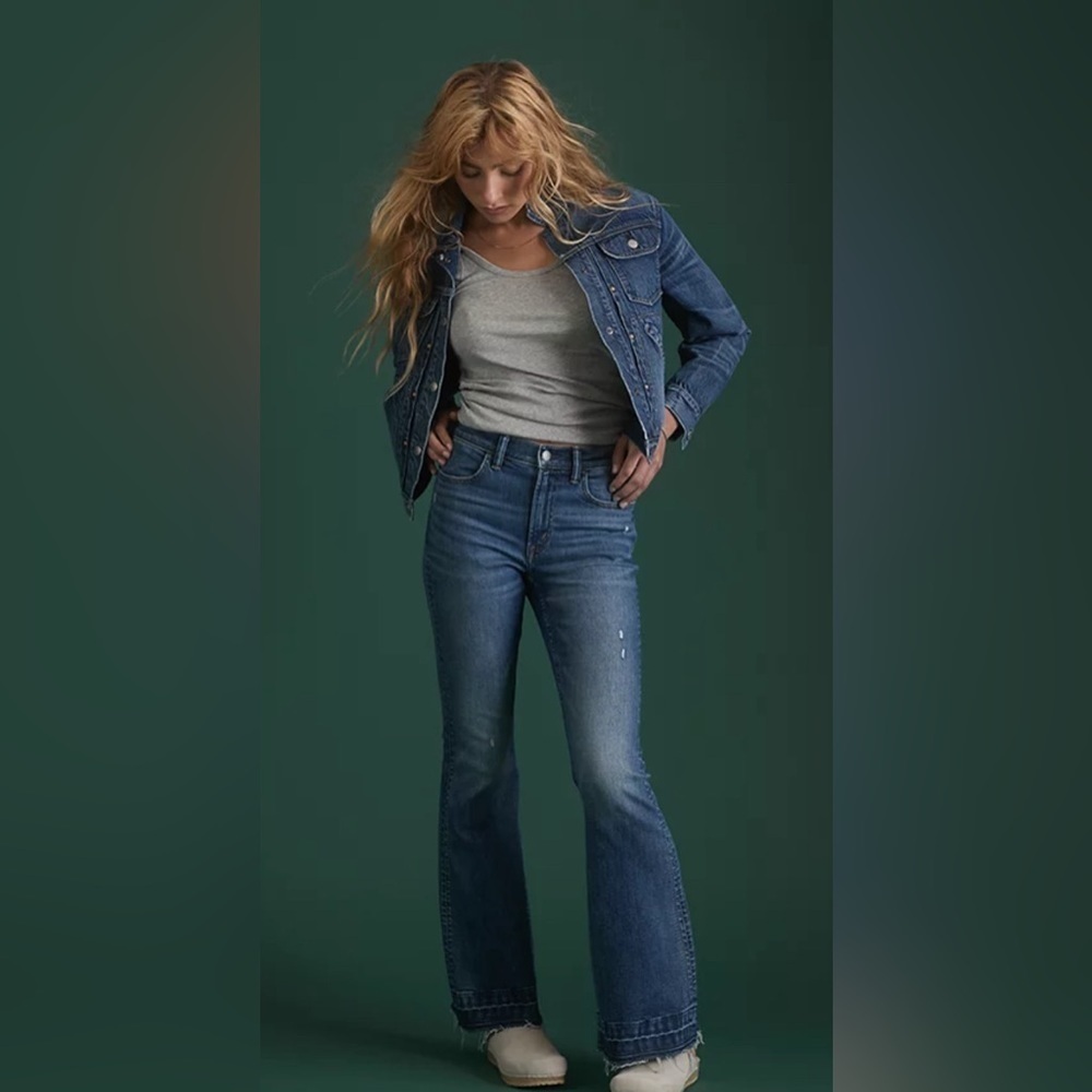 AMERICAN EAGLE Sz 20 Super  High Rise Slit on Hem Mid Wash Flare Leg Jeans